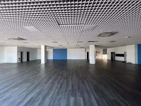 location commerce la garde 83130 930m²