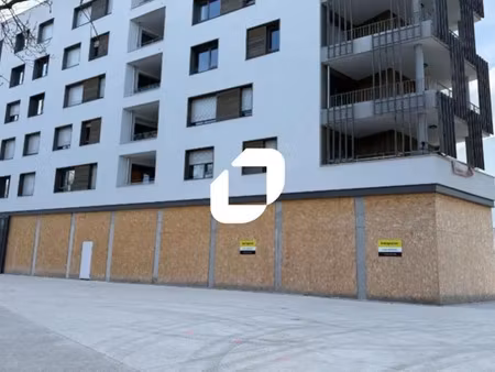 location commerce 235 m²