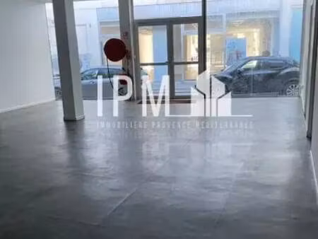 location commerce marseille 13005 875m²
