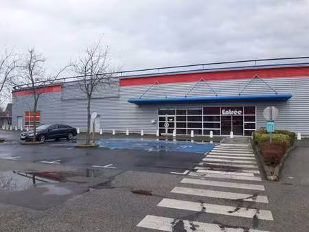 location commerce maurepas 78310 2000m²