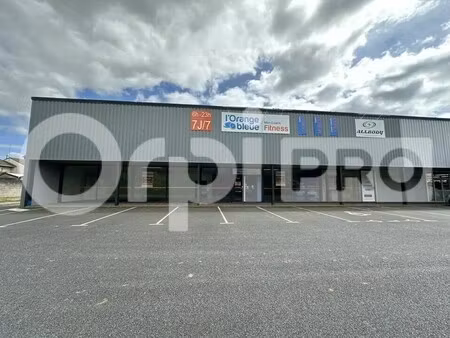 location commerce 550 m²