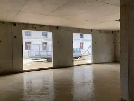 location commerce 210 m²