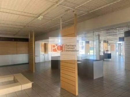 location commerce nimes 30000 1100m²