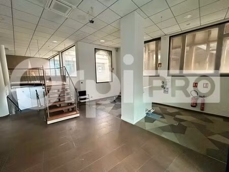 location commerce 210 m²