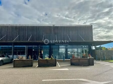 location commerce saint bonnet de mure 69720 443m²
