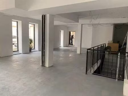 location commerce 180 m²