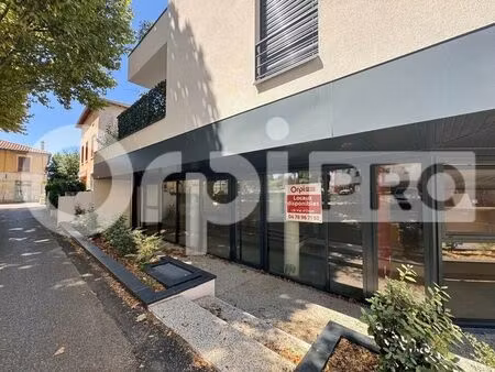 location commerce 49 m² à 104 m²