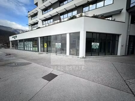 location commerce seyssinet pariset 38170 150m²