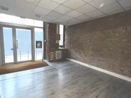 location commerce 93 m²