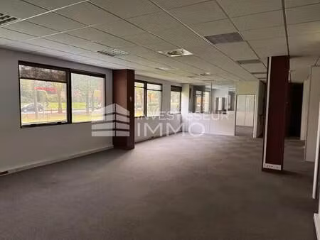 location bureaux 261 m²