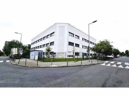 location bureaux 14 m² à 366 m²