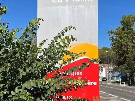 location commerce 149 m²