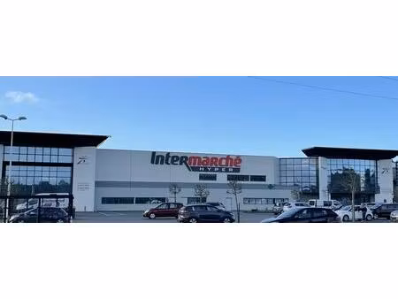 location commerce douarnenez 29100 211m²