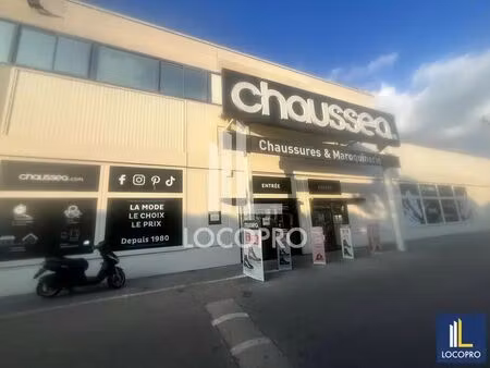 location commerce grasse 06130 912m²