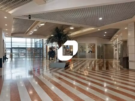 location commerce 82 m²