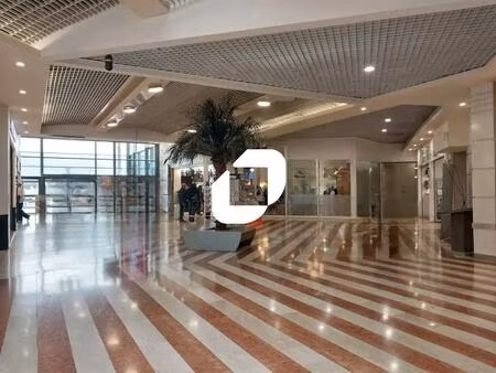 location commerce le cres 34920 82m²