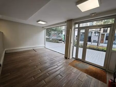 location commerce 95 m²