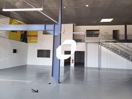 location commerce merignac 33700 1276m²