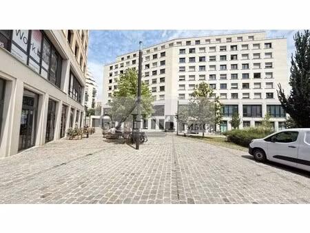location commerce 180 m²