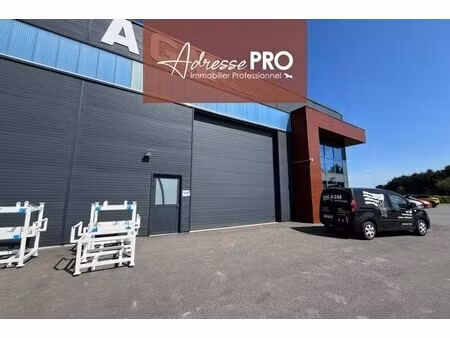 location local d'activités 957 m²