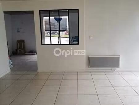 location commerce 141 m²