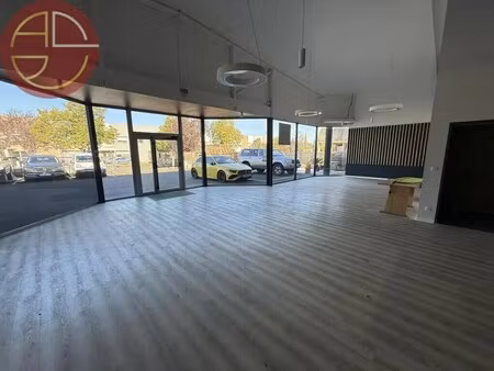 location commerce 270 m²