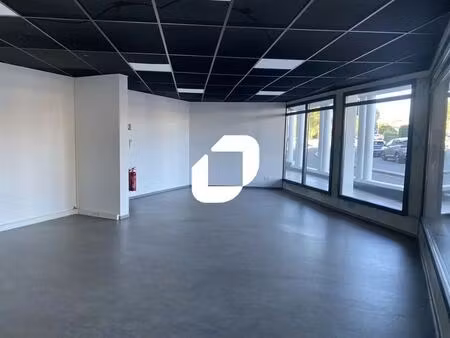 location commerce 115 m²