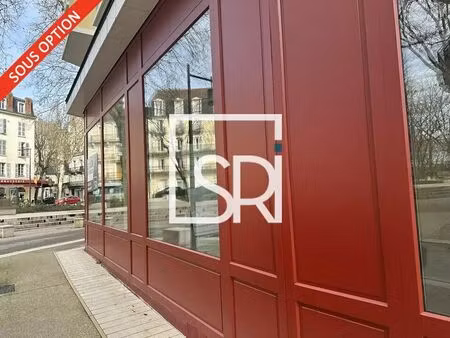 location commerce 54 m²