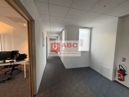 vente bureaux 1 500 m²