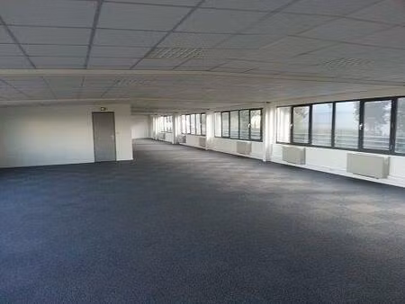 location local d'activités 258 m²