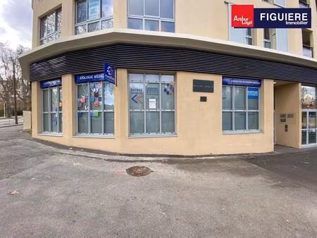 location commerce 180 m²