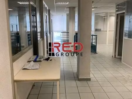 location commerce 323 m²