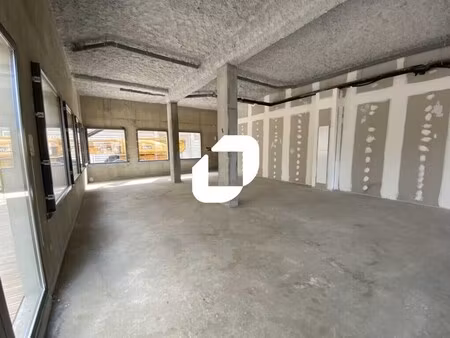location commerce bordeaux 33100 126m² à 326m²
