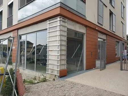 location commerce genas 69740 67m²