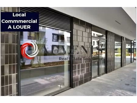 location commerce 240 m²