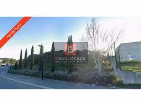 location commerce 300 m² à 670 m²