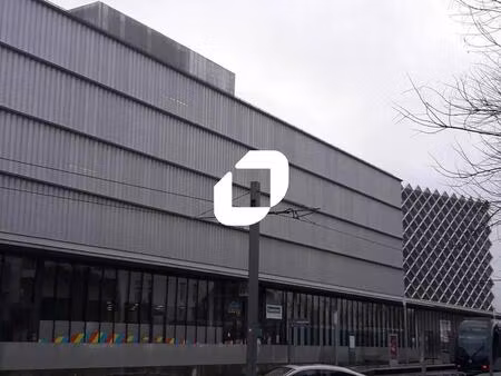 location commerce 160 m²