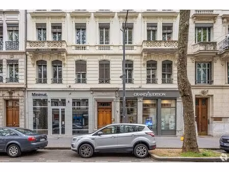 location commerce 118 m²