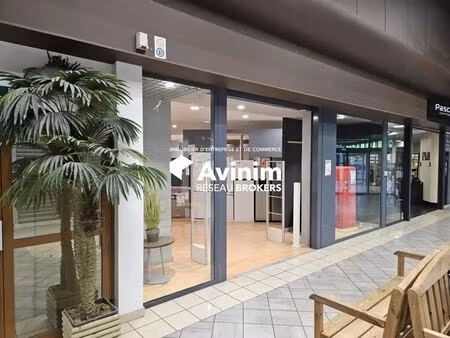 location commerce 176 m²