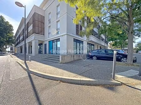 location commerce 229 m²