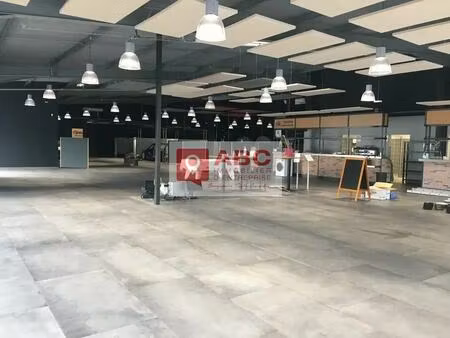location commerce 1 300 m²