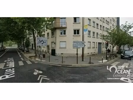 location commerce 210 m²