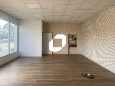 location commerce 77 m²