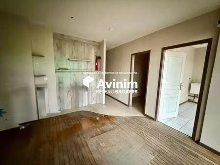 location commerce 114 m²