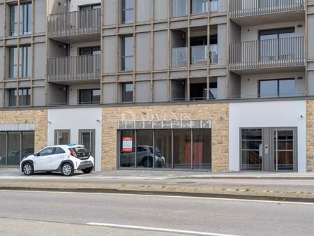 location commerce saint malo 35400 63m²