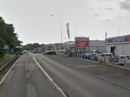location local d'activités 653 m²