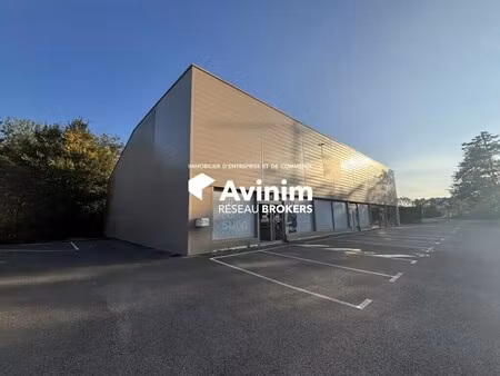 location commerce 1 000 m²