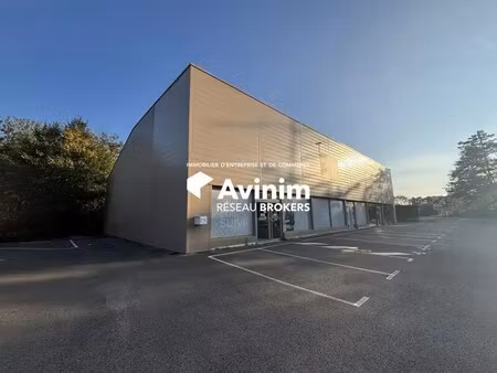 location commerce saint vit 25410 1000m²