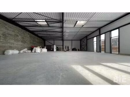 location commerce 344 m²