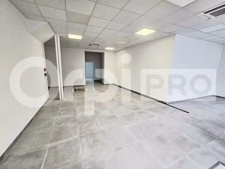 location commerce 107 m²